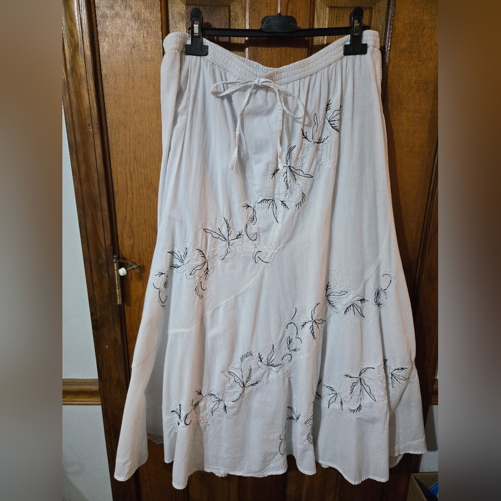 Embroidered White Skirt